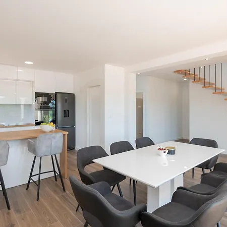 Beautiful In With Kitchen בית נופש