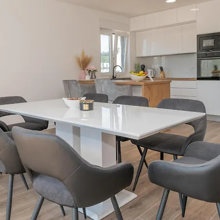 בית נופש Beautiful In With Kitchen